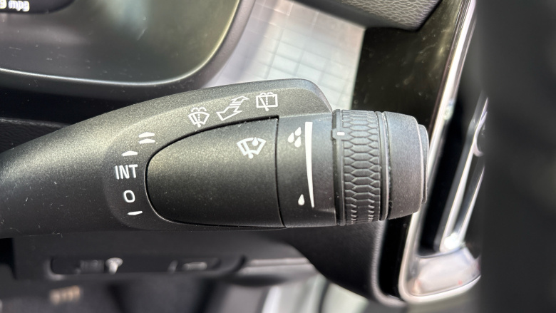 Volvo Xc40 2.0 B4P Momentum 5dr Auto [7 speed] Petrol Estate